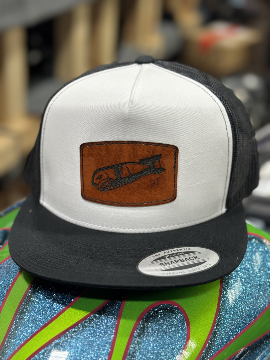 LEATHER PATCH WHITE/BLACK SNAP BACK TRUCKER HAT
