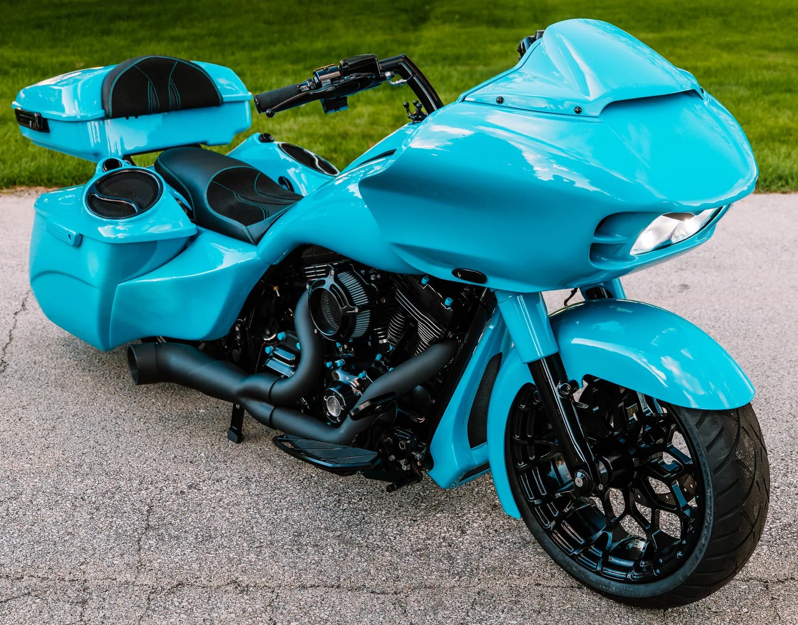 MIAMI - Custom 2015 Harley-Davidson Road Glide in Crazy Miami Blue + Enclosed Trailer